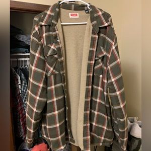 Fleece lined men’s shirt with pockets